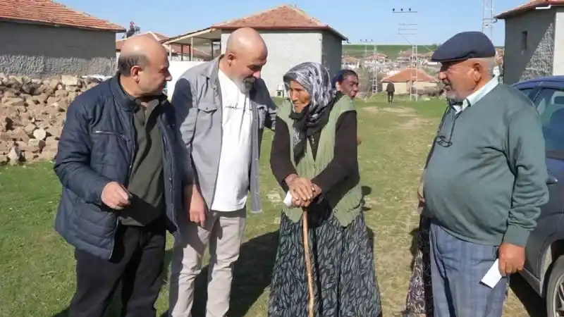 Türkiye’nin en yaşlı seçmeni 117 yaşındaki Arzu nine oyunu kullandı