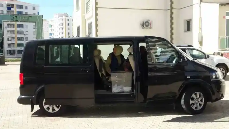 Diyarbakır’da bazı seçmenler evlerine götürülen ‘seyyar sandık’ ile oyunu kullandı