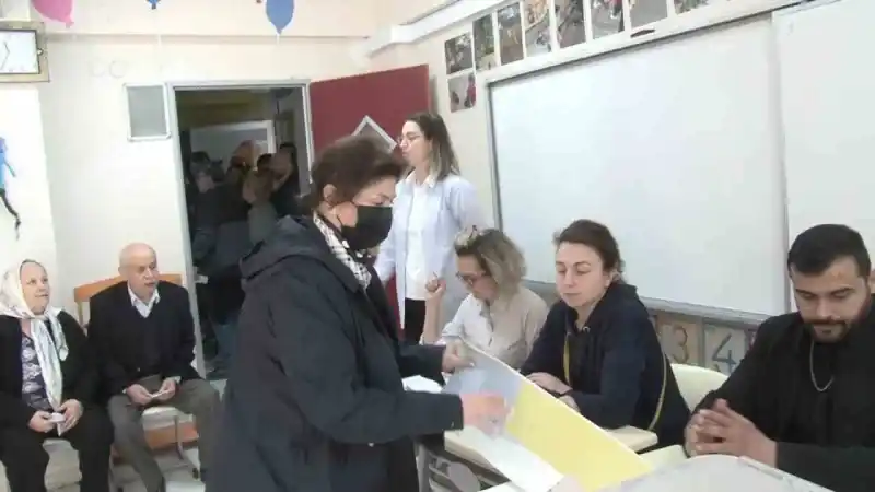 Yeşilçam güzeli Gülşen Bubikoğlu oyunu kullandı