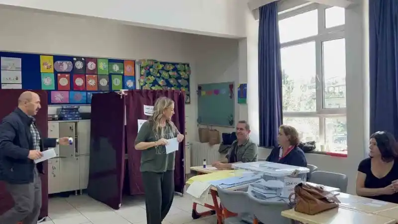 Oyuncu Nilperi Şahinkaya’nın sandıkta zor anları