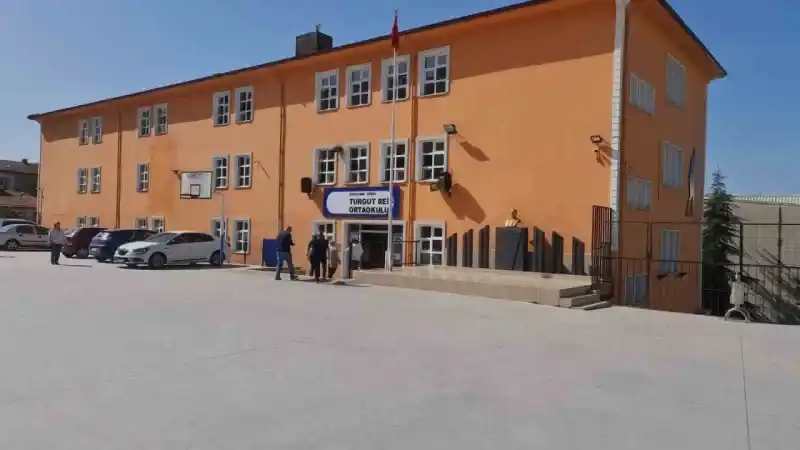 CHP’li belediye meclis üyesi adayı sandık başında fenalaştı, hastanede hayatını kaybetti