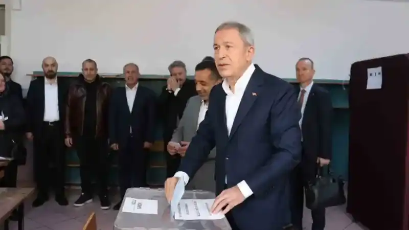 Hulusi Akar: “Sandıktan çıkan karara herkes saygı duyacak”