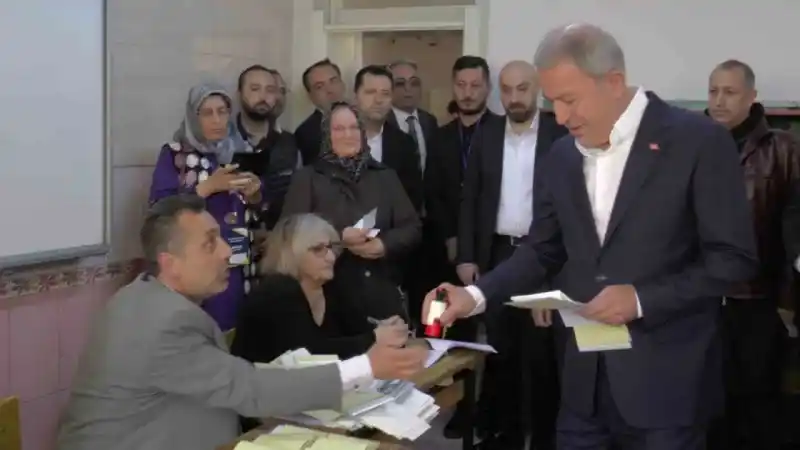 Hulusi Akar: “Sandıktan çıkan karara herkes saygı duyacak”