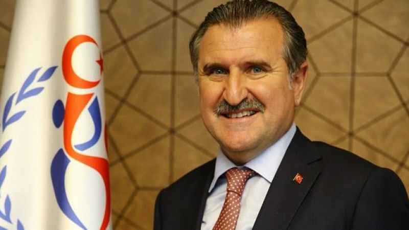 Bakan Osman Aşkın Bak’tan milli yüzücü Kuzey Tunçelli’ye tebrik