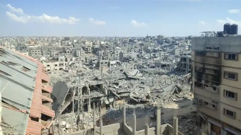 İsrail ordusunun geri çekildiği Han Yunus’taki yıkım görüntülendi