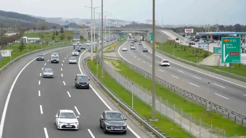 Tatilcilerin dönüş yolculuğu başladı