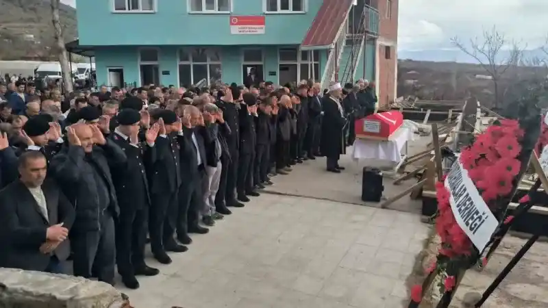 Kalp krizi sonucu vefat eden uzman çavuş Sebahattin Güneş son yolculuğuna uğurlandı