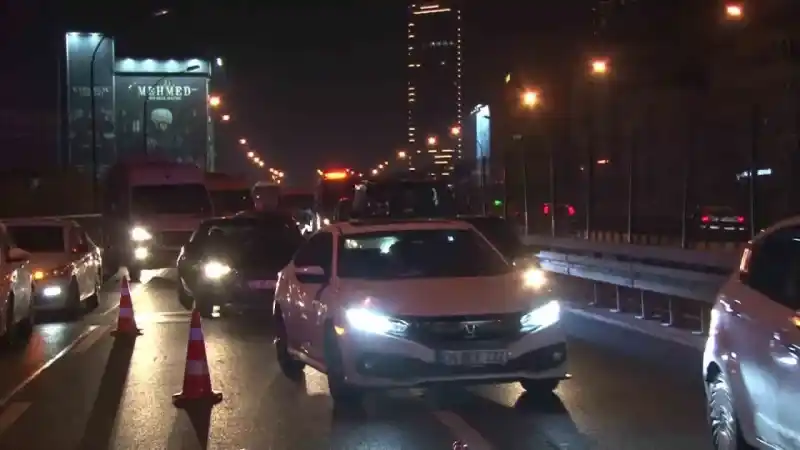 Şişli’de feci kaza: Bariyerlere çarpan motosiklet sürücüsü hayatını kaybetti