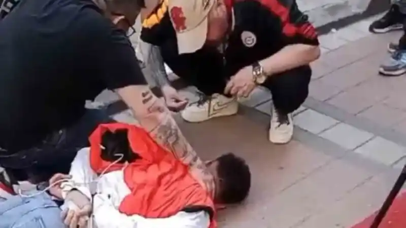 Şişli’de film gibi olay kamerada: Ünlü oyuncu “Rambo Berk” hırsızı yakalayıp bağladı