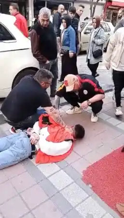 Şişli’de film gibi olay kamerada: Ünlü oyuncu “Rambo Berk” hırsızı yakalayıp bağladı