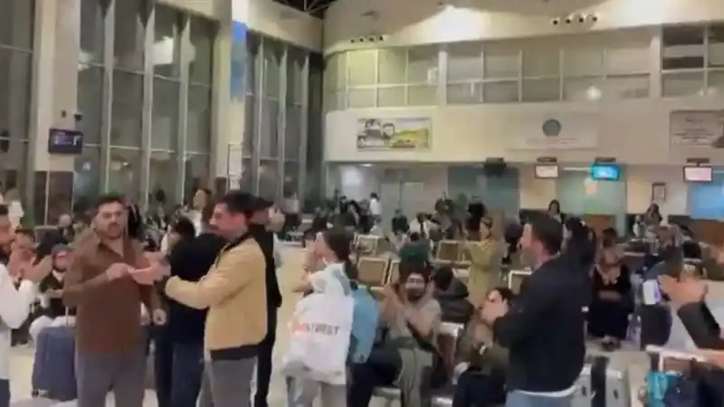 THY’nin lastiği patlayan uçağı havalanmadı, yolcular isyan etti