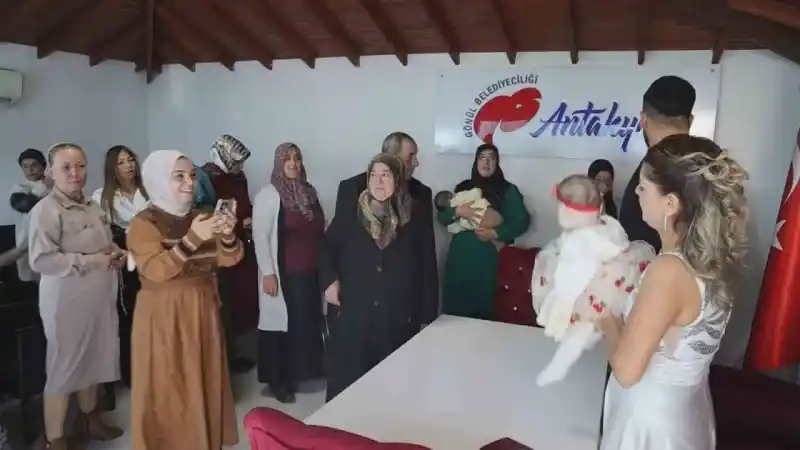 Konteyner evlendirme dairesinde 800 depremzede çift dünya evine girdi