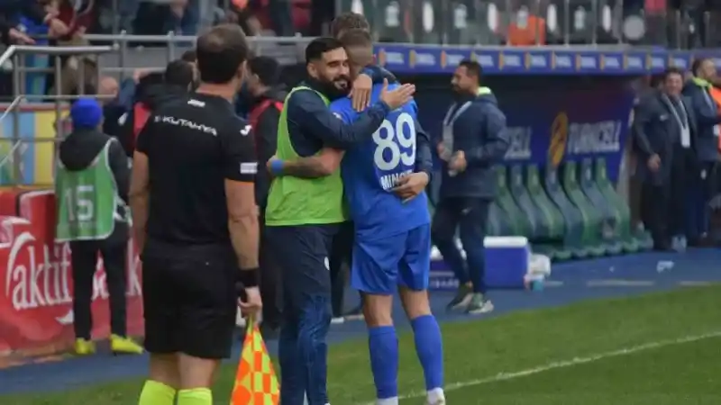 Çaykur Rizespor üç puanı üç golle aldı