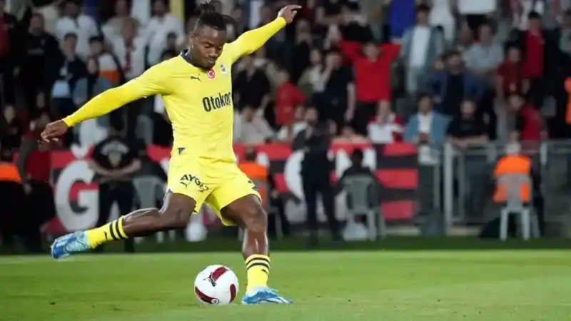 Michy Batshuayi bu sezon 22. golünü attı