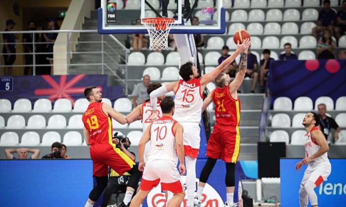 12 Dev Adam, Avrupa Şampiyonası’na galibiyetle başladı