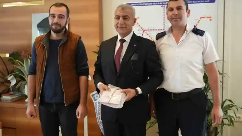 100 bin TL'yi halk otobüsünde unuttu