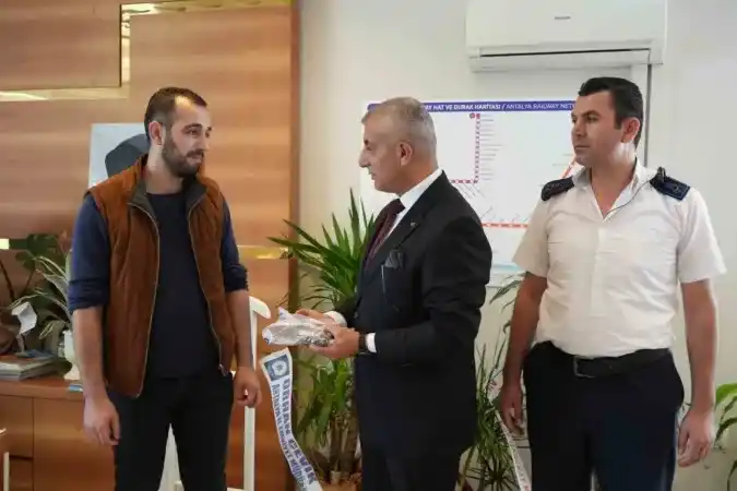 100 bin TL'yi halk otobüsünde unuttu