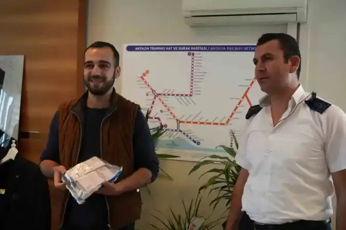 100 bin TL'yi halk otobüsünde unuttu