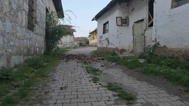 Tokat’ta korkutucu depremin izleri gün ağarınca ortaya çıktı