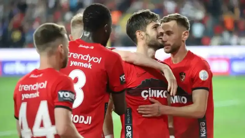 Gaziantep FK rahat nefes aldı: 2 - 0 