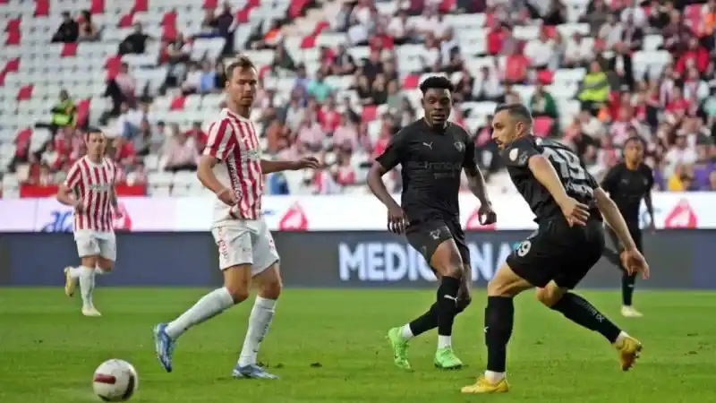 Antalyaspor son dakika golüyle Hatayspor'u mağlup etti
