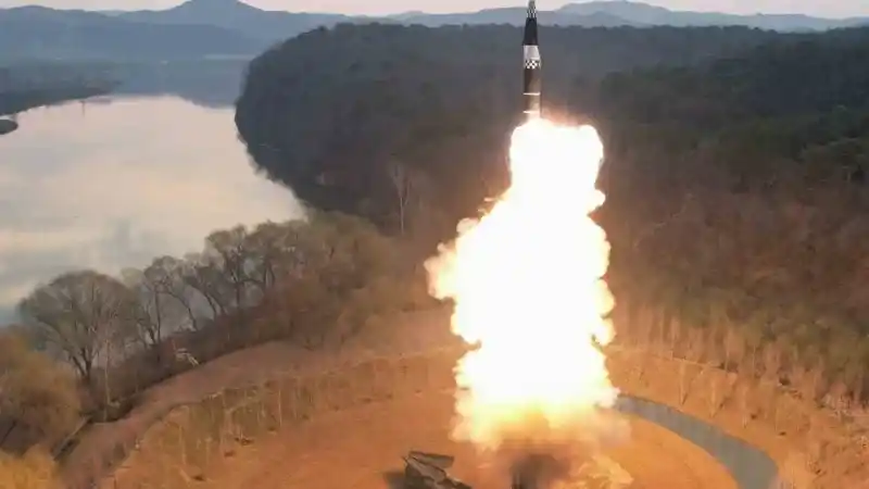 Kuzey Kore’den Japon Denizi istikametine bir balistik füze daha