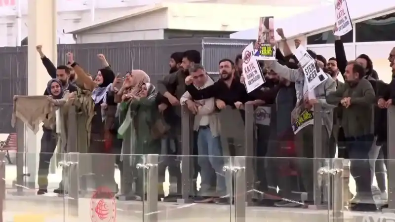 Almanya Cumhurbaşkanı Frank-Walter Steinmeier’e, İstanbul’da "İsrail" protestosu