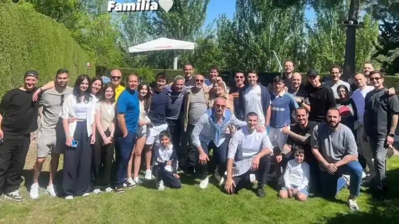 Arda Güler, takım arkadaşlarıyla mangal yaptı, halay çekti