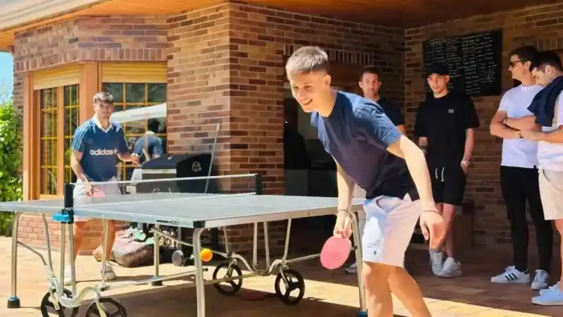 Arda Güler, takım arkadaşlarıyla mangal yaptı, halay çekti