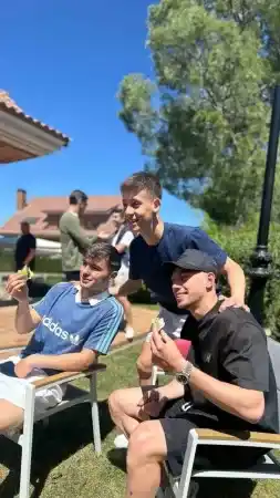 Arda Güler, takım arkadaşlarıyla mangal yaptı, halay çekti