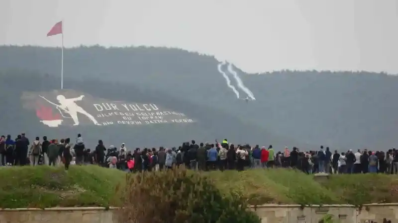 Çanakkale’de SOLOTÜRK nefesleri kesti