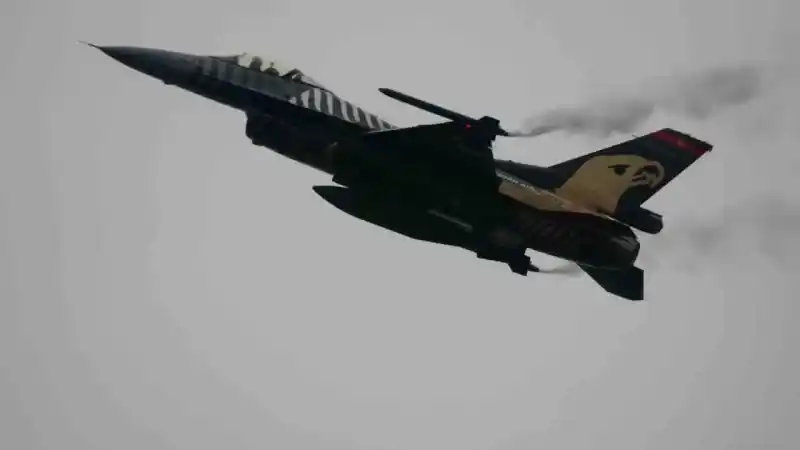 Çanakkale’de SOLOTÜRK nefesleri kesti