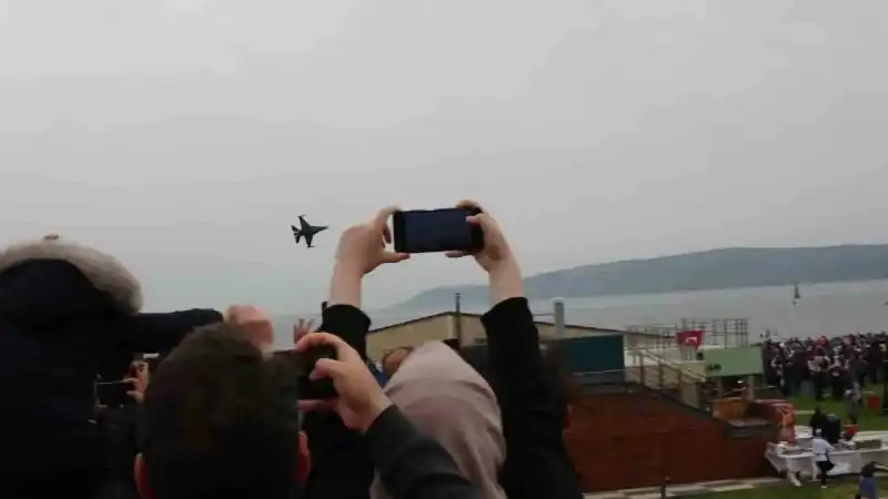 Çanakkale’de SOLOTÜRK nefesleri kesti