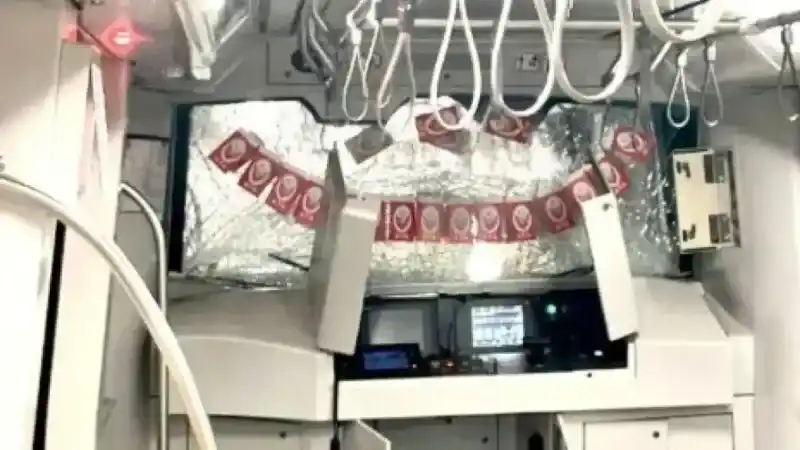 Üsküdar-Samandıra metro hattında 2 yolcusuz metro çarpıştı