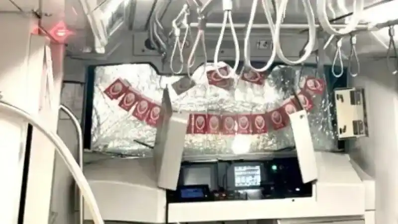 Üsküdar-Samandıra metro hattında 2 yolcusuz metro çarpıştı