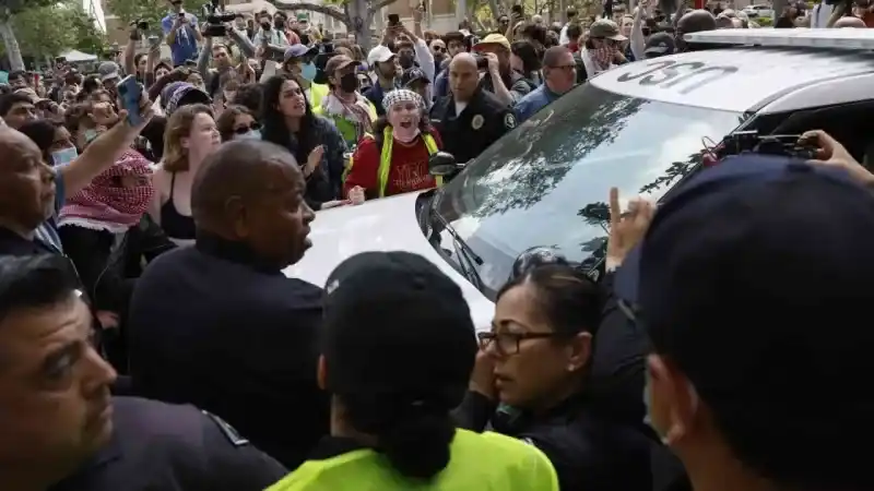ABD’de üniversitelerde Gazze’ye destek gösterileri sürüyor ABD’de üniversitelerde Gazze’ye destek gösterileri sürüyor