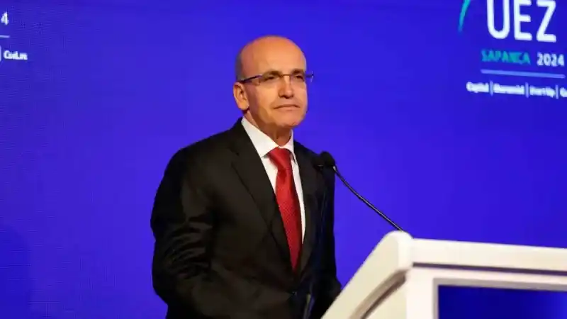 Bakan Şimşek: “Küresel ekonomik görünümde Türkiye lehine daha olumlu bir arka plan var”