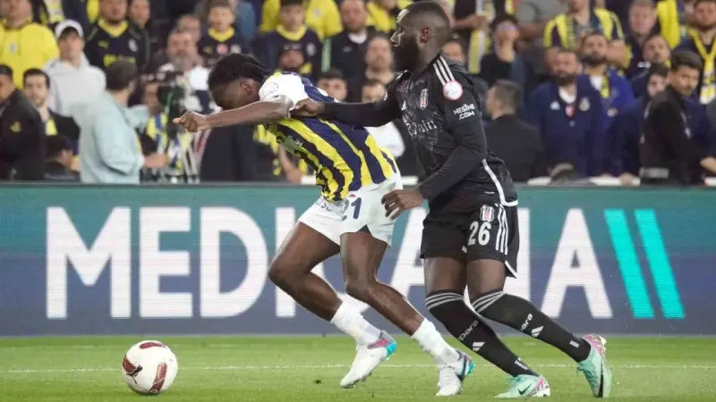 Fenerbahçe Beşiktaş'ı 2-1'le geçti