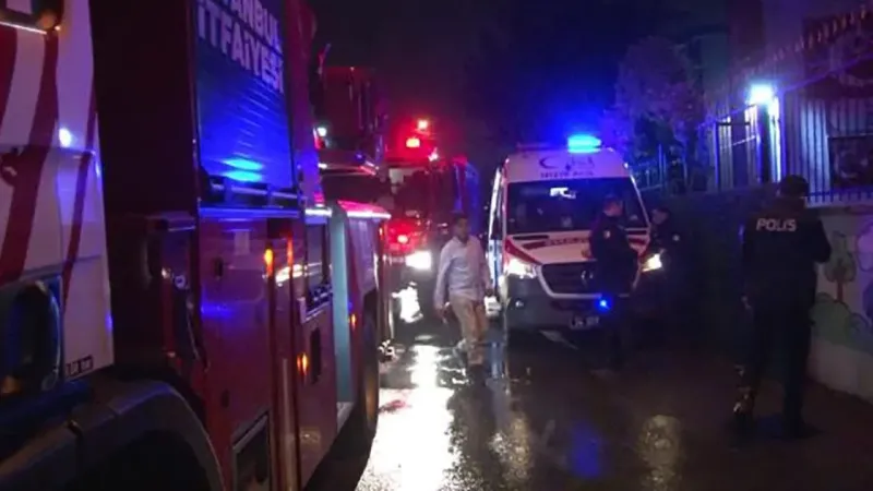 Ataşehir’de 4 katlı binada yangın: 2 yaralı