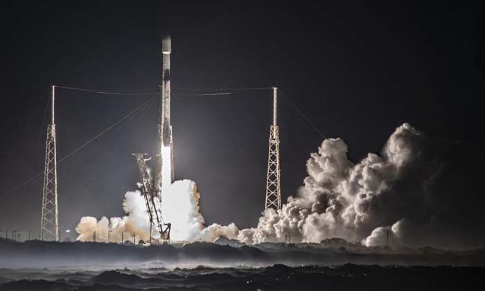 SpaceX’in Falcon 9 roketi 54 Starlink uydusunu daha yörüngeye gönderdi