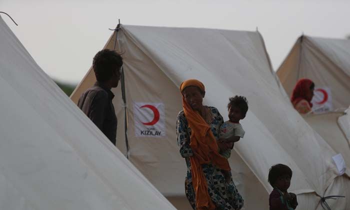 Pakistanlı selzedeler Kızılay çadırlarına yerleşmeye başladı