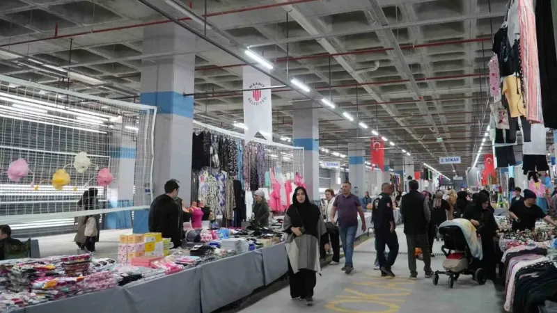 Ümraniyeliler’in yeni alışveriş adresi: Yamanevler Kapalı Pazar Alanı