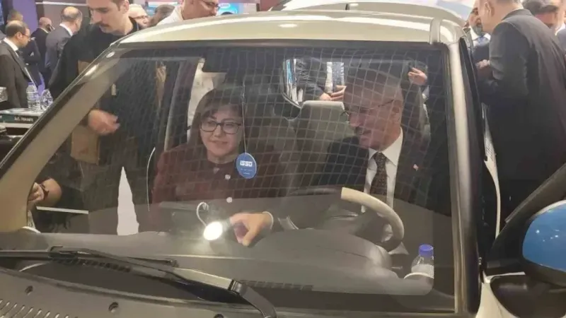 Yüzde yüz yerli ve elektrikli mini araç “Mango Car” Ankara’da tanıtıldı