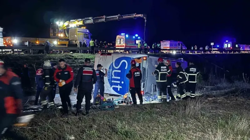 Niğde - Ankara Otoyolu’nda otobüs şarampole devrildi: 2 ölü, 40 yaralı