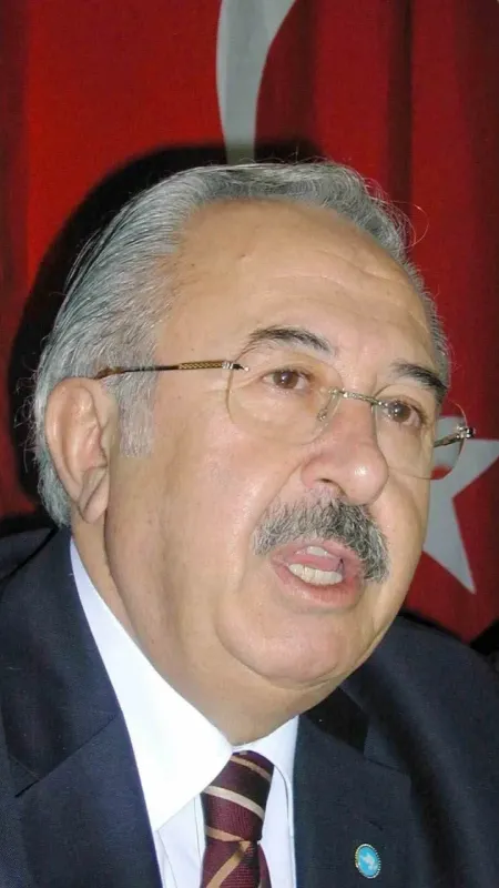 Eski Devlet Bakanı Kocabatmaz törenle son yolculuğuna uğurlandı