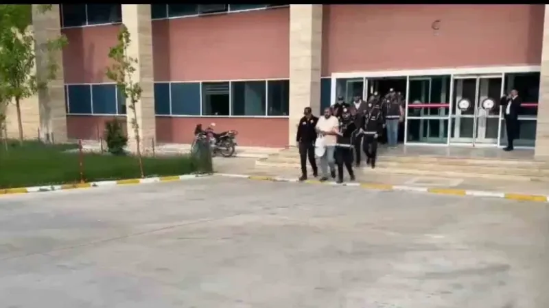 Emeklileri kredi vaadiyle dolandıran örgüte operasyon: 8 tutuklama