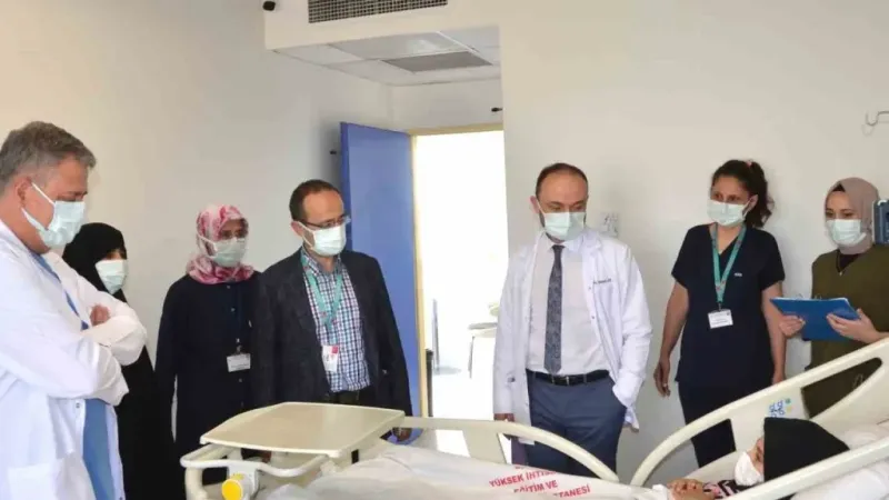 Annesinin böbreği ile hayata tutundu