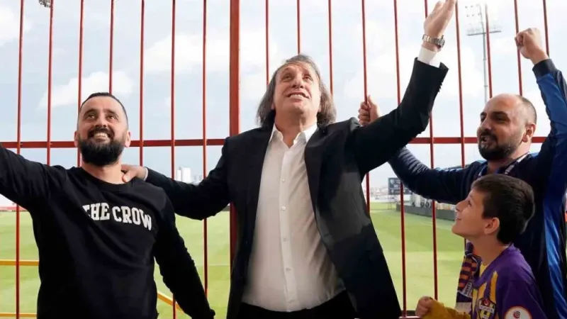 Şampiyon Eyüpspor kupasını kaldırdı