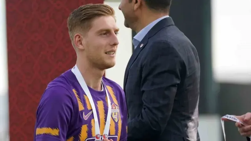 Şampiyon Eyüpspor kupasını kaldırdı