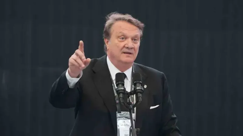 Hasan Arat: “Bu kongrede Beşiktaş’ı farklı yerlere götüreceğimiz belli oldu”